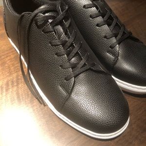 Pebble leather sneaker